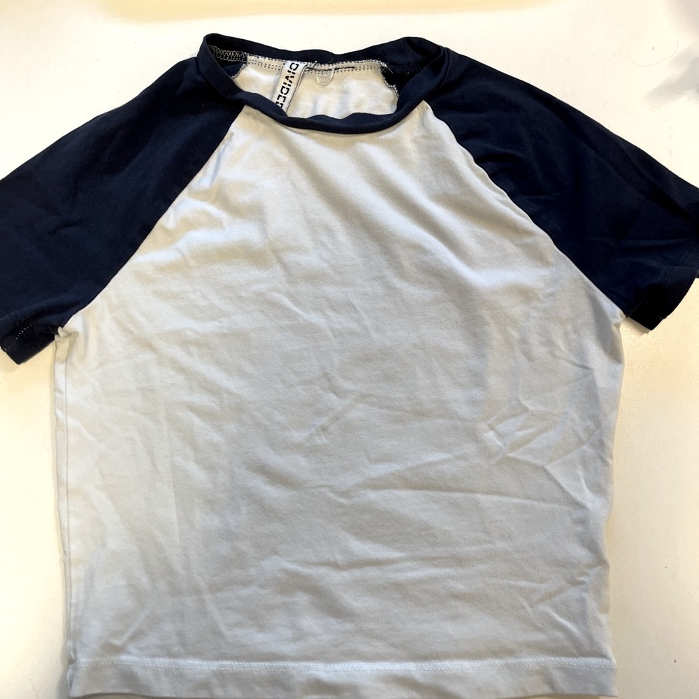 Navy and white cropped h&m tee